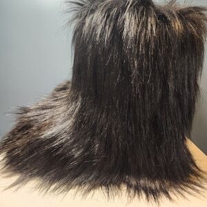Very Furry Fluffy Black Boots Flat Heel Womens Size 42 Super Warm Lining